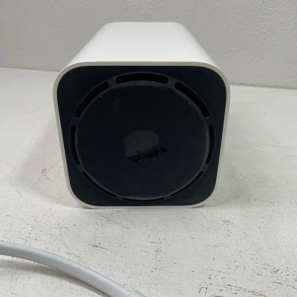 Apple AirPort Extreme 802.11ac Wi-Fi Base Station Router A1521 6th Gen Turns On